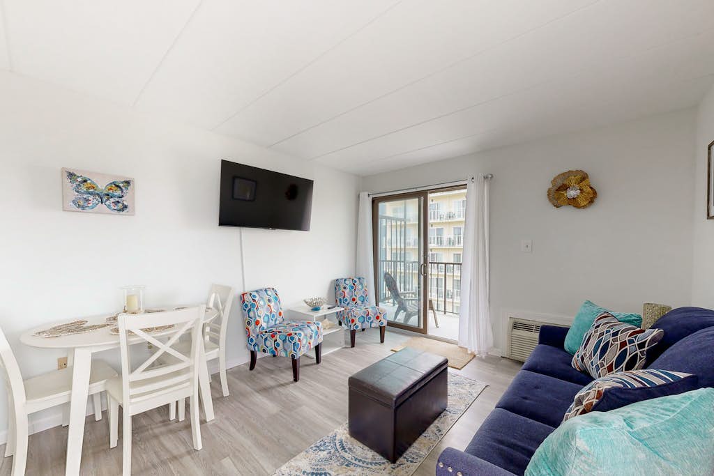 Boardwalk condo with ocean view, pool, direct beach access, balcony & W/D