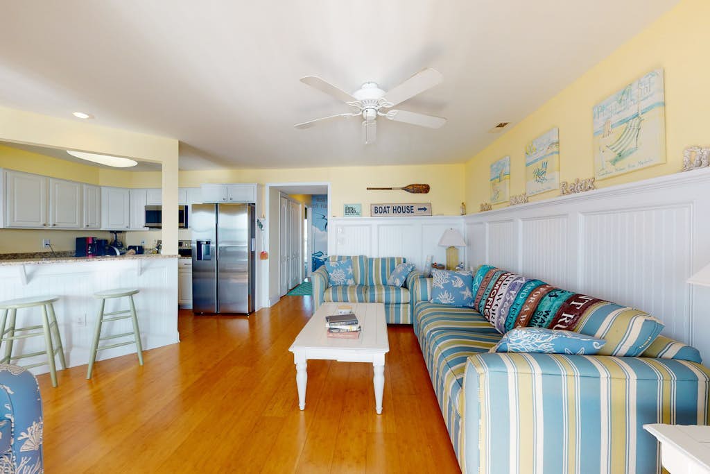 Waterfront stay with dock and pool access, washer/dryer, beach gear, & AC