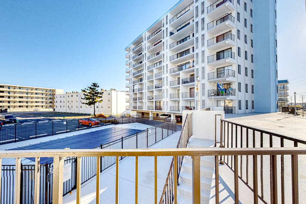 Recently updated condo with pool, private balcony, & washer/dryer