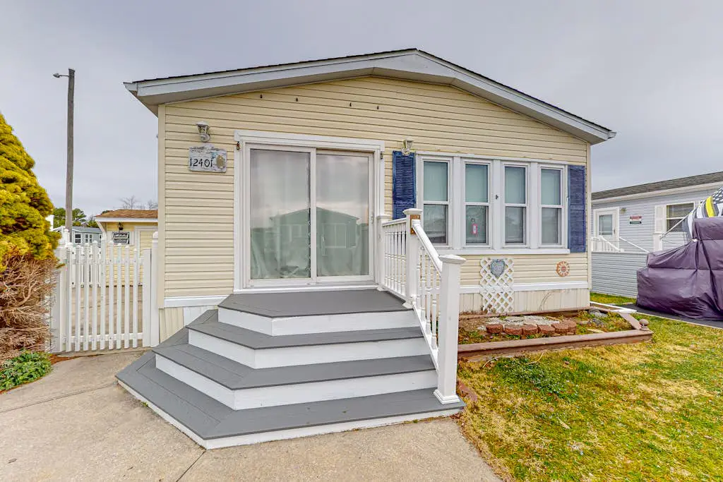 Assateague Pointe - 12401 Windlass Way