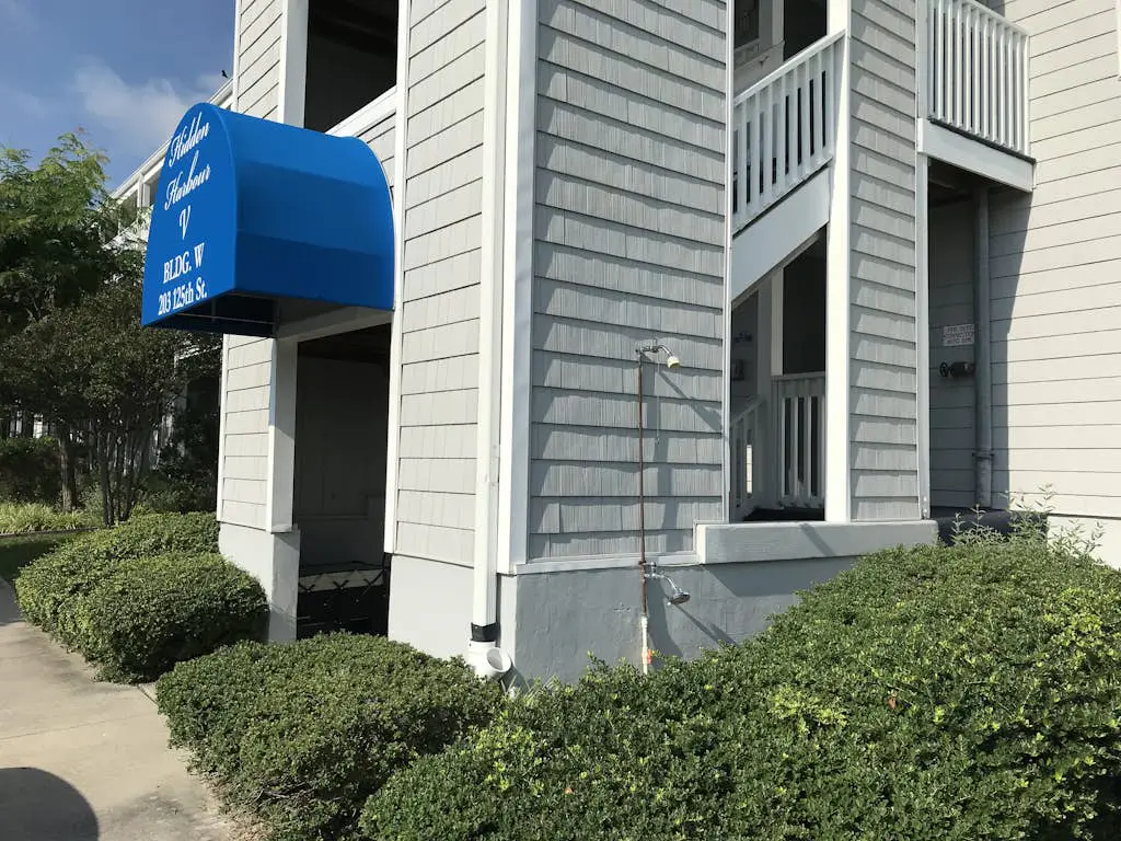 Hidden Harbour 287W