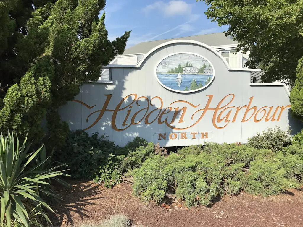 Hidden Harbour 287W