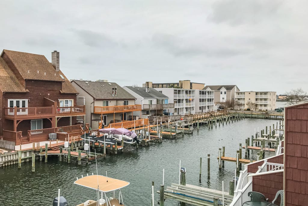 Canal-front townhome with front/back decks, shared pool, private w/d, & WiFi