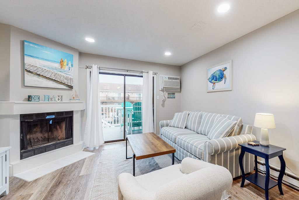 Canal-front townhome with front/back decks, shared pool, private w/d, & WiFi
