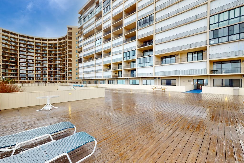 Ninth-floor oceanfront condo with pool, W/D, & direct beach access