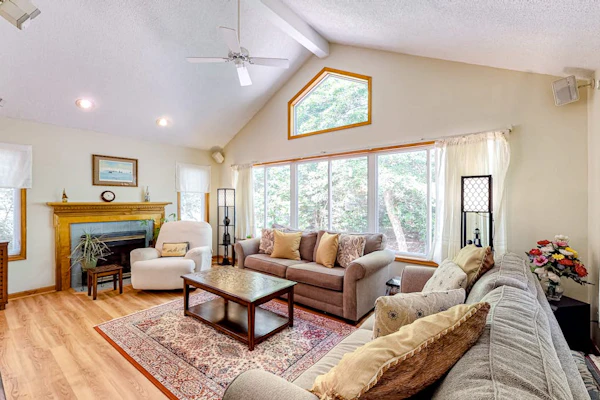 Home with central AC, gas fireplace, washer/dryer, firepit, & shared pools