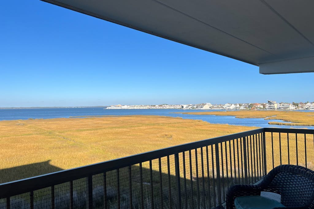 Bayfront condo with water & sunset views, balcony & pool - walk everywhere