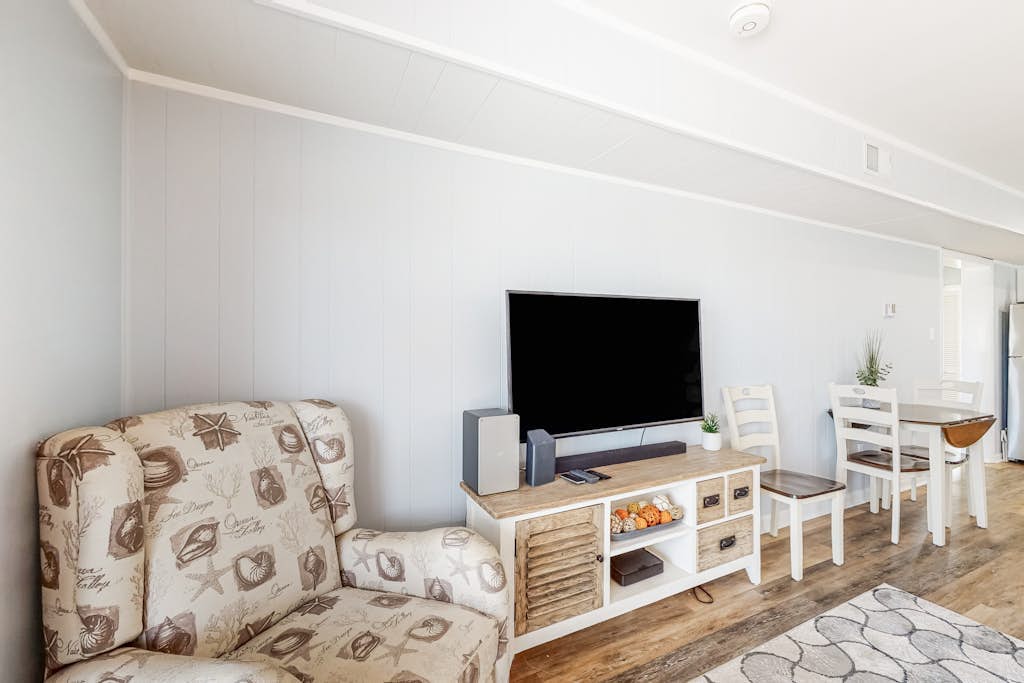Newly-renovated condo - one block from the beach with private W/D & shared pool