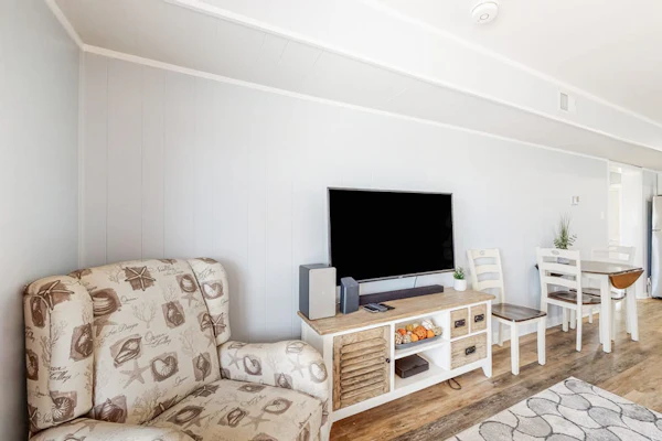 Newly-renovated condo - one block from the beach with private W/D & shared pool