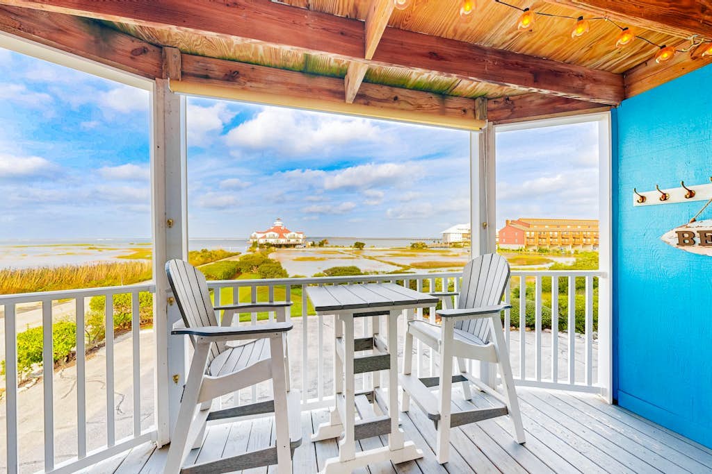 Bay-view condo with private balcony, central AC, washer/dryer, & WiFi