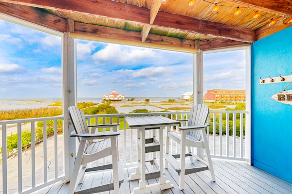 Bay-view condo with private balcony, central AC, washer/dryer, & WiFi