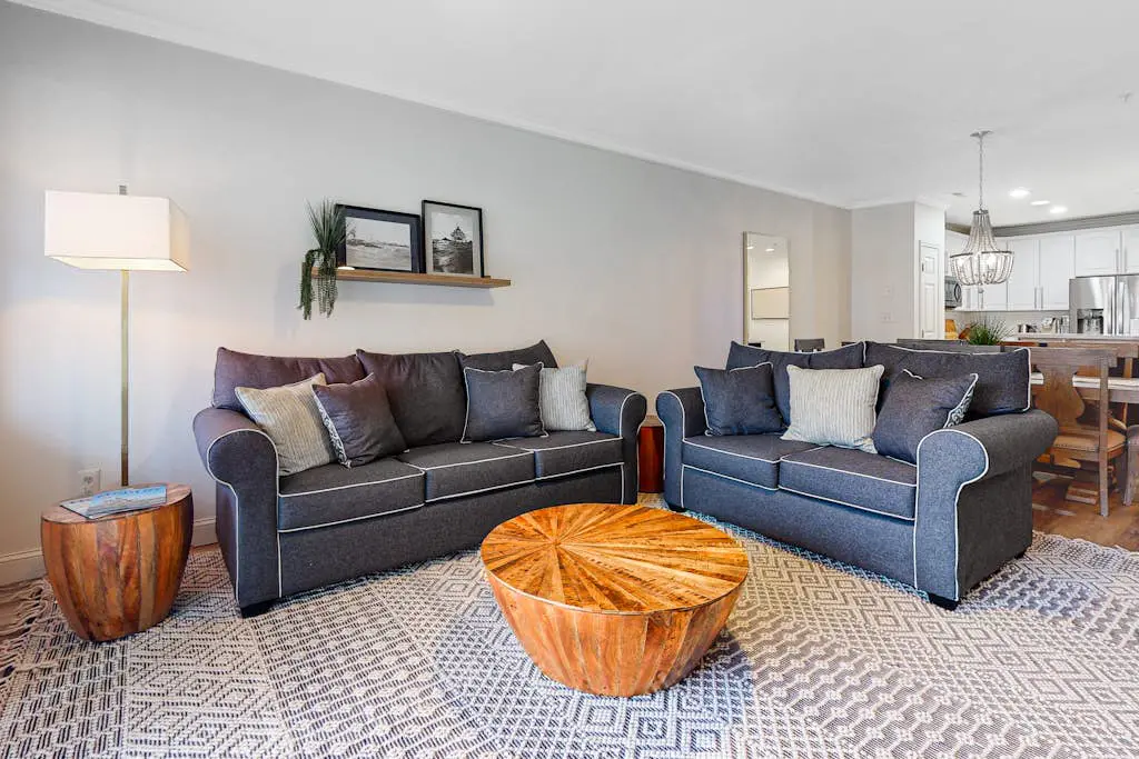 Sunset Island - 37 Fountain Dr W 3B