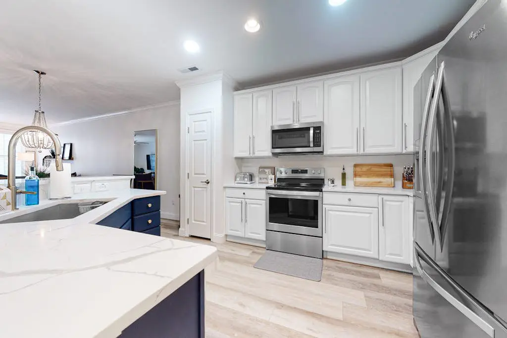 Sunset Island - 37 Fountain Dr W 3B