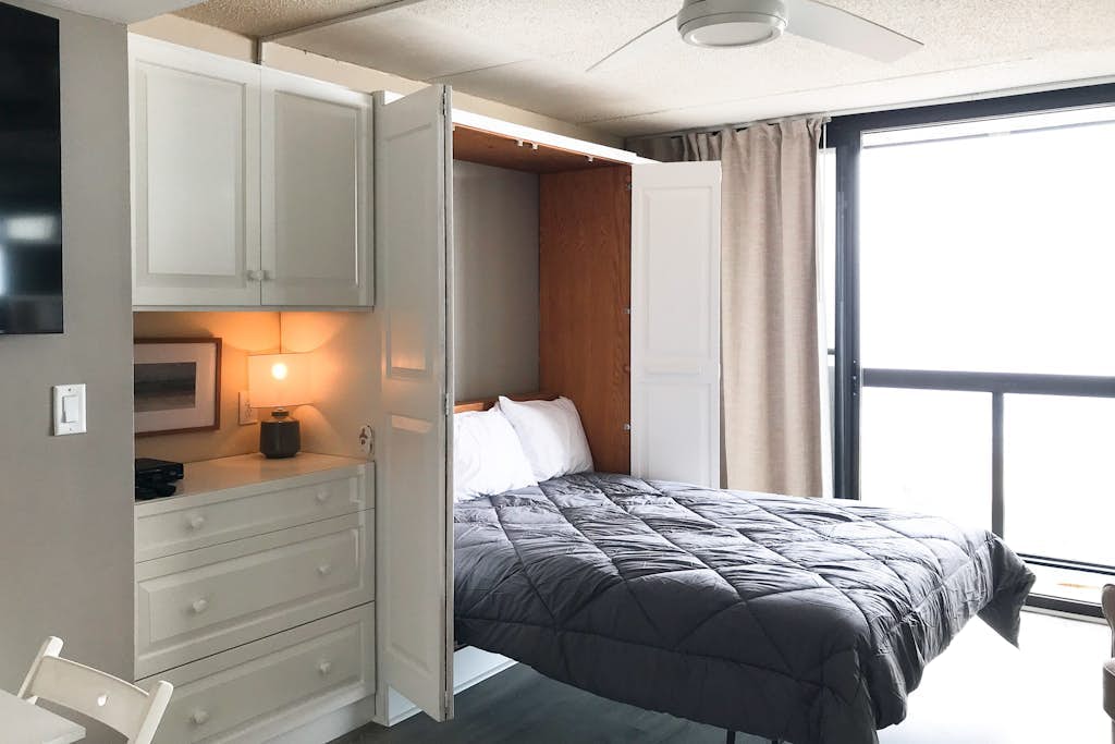 Beachfront studio with balcony, AC & beachfront & rooftop pools