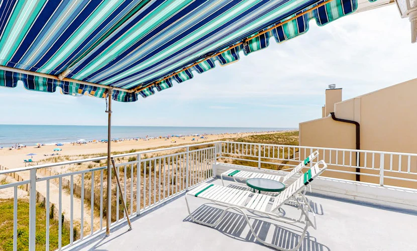 Oceanfront condo with amazing views, washer/dryer & beach access