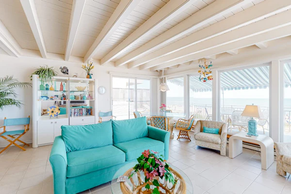 Oceanfront condo with amazing views, washer/dryer & beach access
