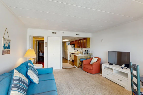 Old Town Ocean City condo with WiFi, washer/dryer, & pool - near boardwalk
