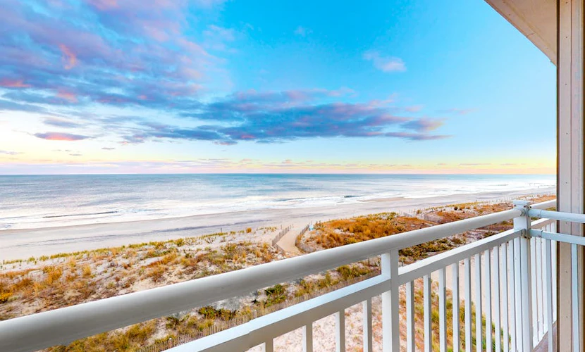 Remodeled, oceanfront condo with balcony, sunrise views, WiFi & W/D