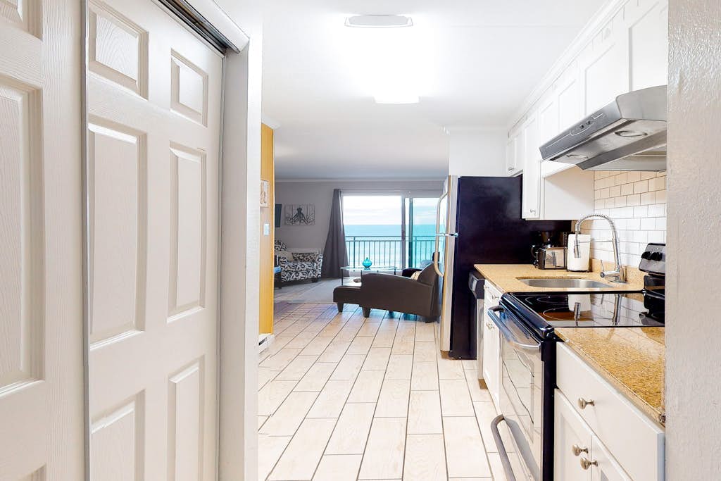 Remodeled, oceanfront condo with balcony, sunrise views, WiFi & W/D