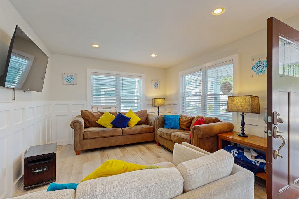 Sunlit Gem in Downtown w/ Patio, Shared Grill & Outdoor Shower - Steps to Beach