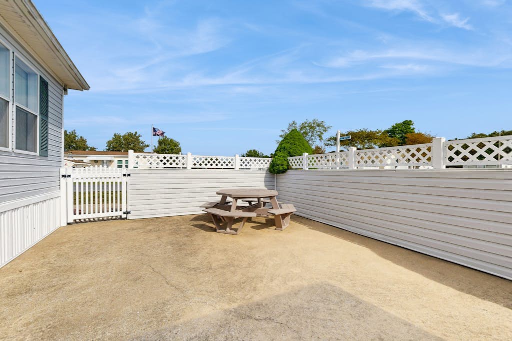 Wonderful Home w/Enclosed Backyard, Private Washer & Dryer + Shared Pool