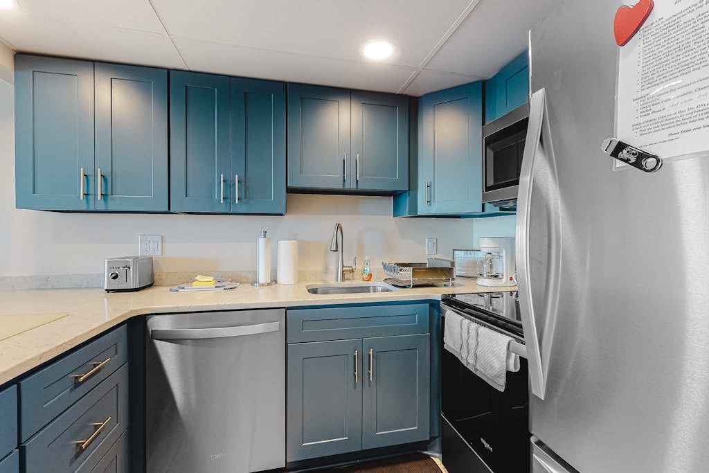 Fantastic Condo Situated in Oceanfront Complex w/Shared Pool, Free WiFi, AC