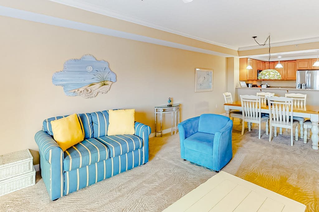 Wonderful Suite in Bayfront Location w/Shared Pool, Free WiFi, & Central AC