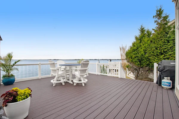 Bayfront Home with Stunning Water Views Free WiFi, Central AC & Washer/Dryer