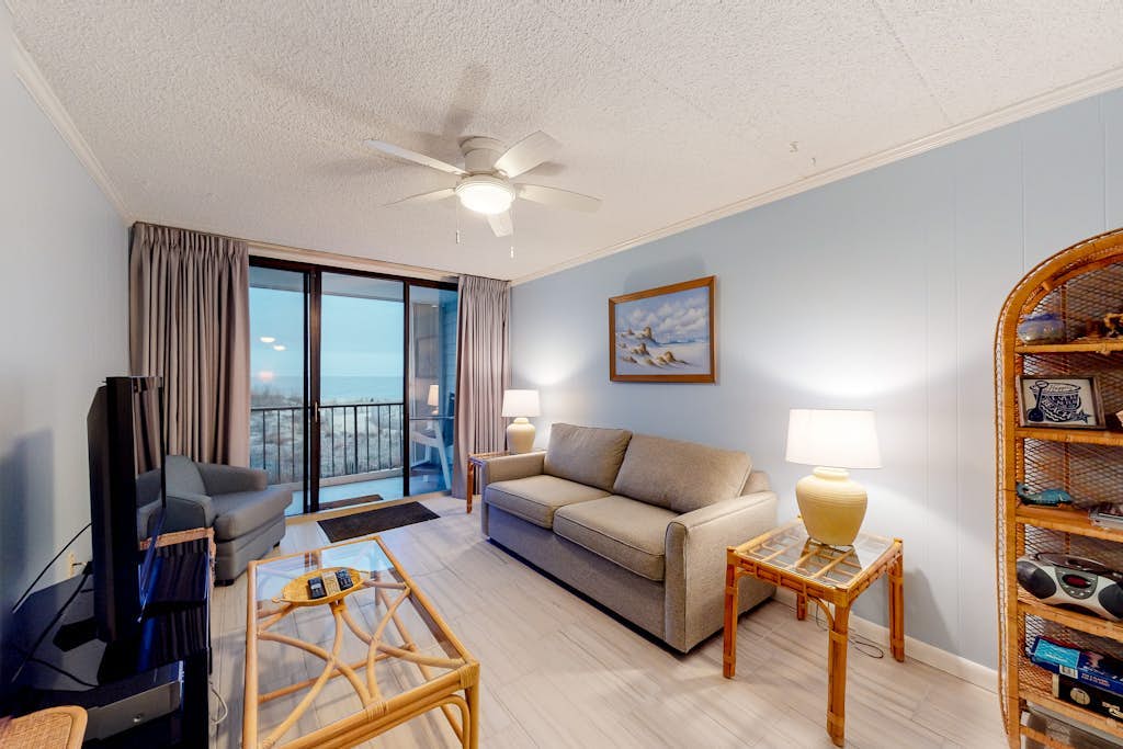 Oceanfront Condo w/ Balcony, Great Views, NEW HVAC, W/D - Walk to Northside Park