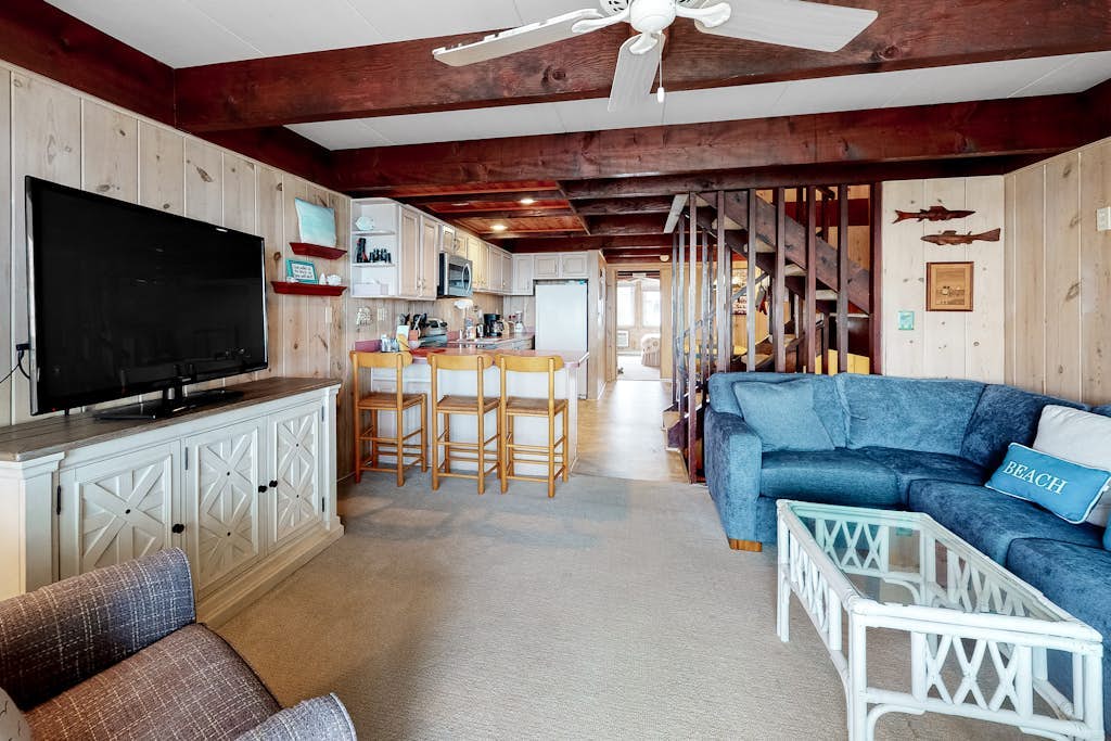 Oceanfront Townhome w/ Multi-Level Decks, Great View, W/D & Beach Access