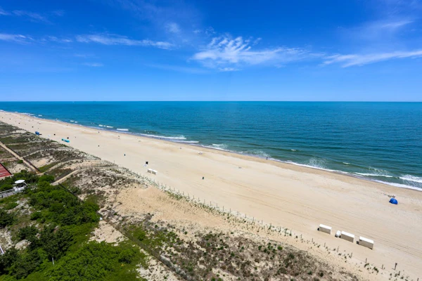 Multi-Level Townhome on the Ocean Block with Central AC, WiFi & Washer/Dryer