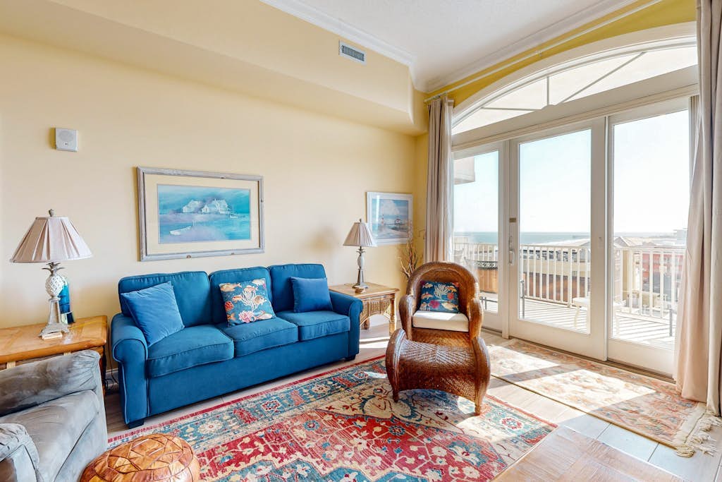 Penthouse Unit-Ocean View, Balcony, indoor/outdoor pool with gym