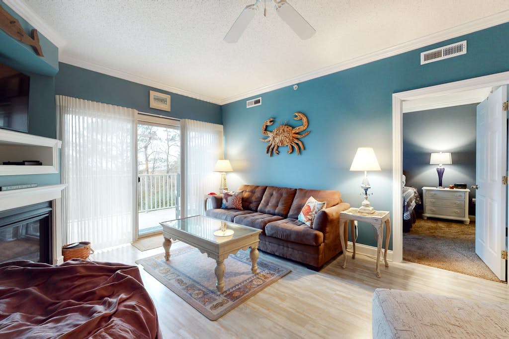 Bayside Condo with Large Balcony, Sunset Views, Gas Fireplace & Shared Pool