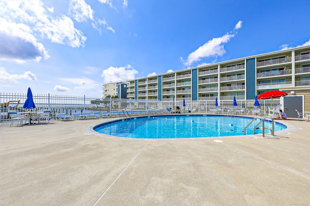 Bayfront Condo with Lovely Sunset Views, Balcony, AC, W/D & Shared Pool
