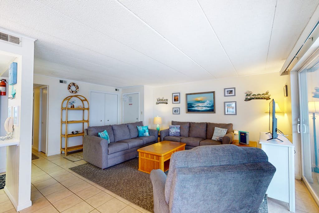 Bayfront Condo with Great Views, Wrap-Around Deck, WiFi, W/D & Shared Pool