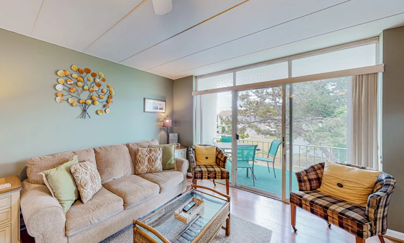 Perfect Midtown condo with on-site pool, private balcony, & W/D