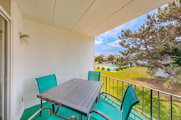 Perfect Midtown condo with on-site pool, private balcony, & W/D