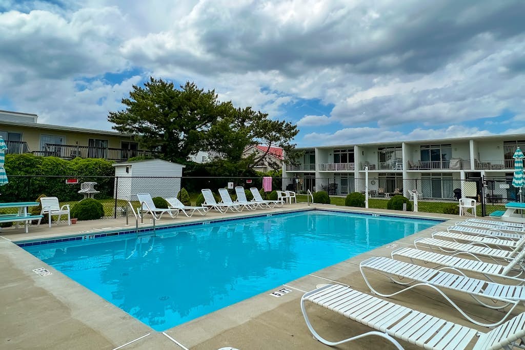 Perfect Midtown condo with on-site pool, private balcony, & W/D