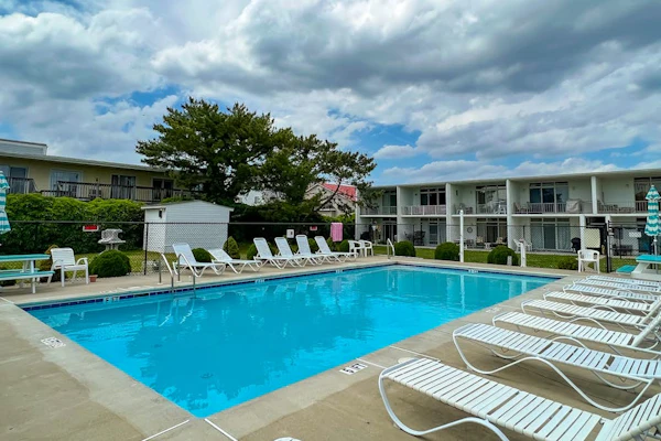Perfect Midtown condo with on-site pool, private balcony, & W/D