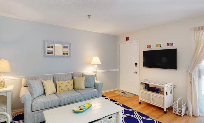 Serene condo with central AC, deck & washer/dryer - near golf