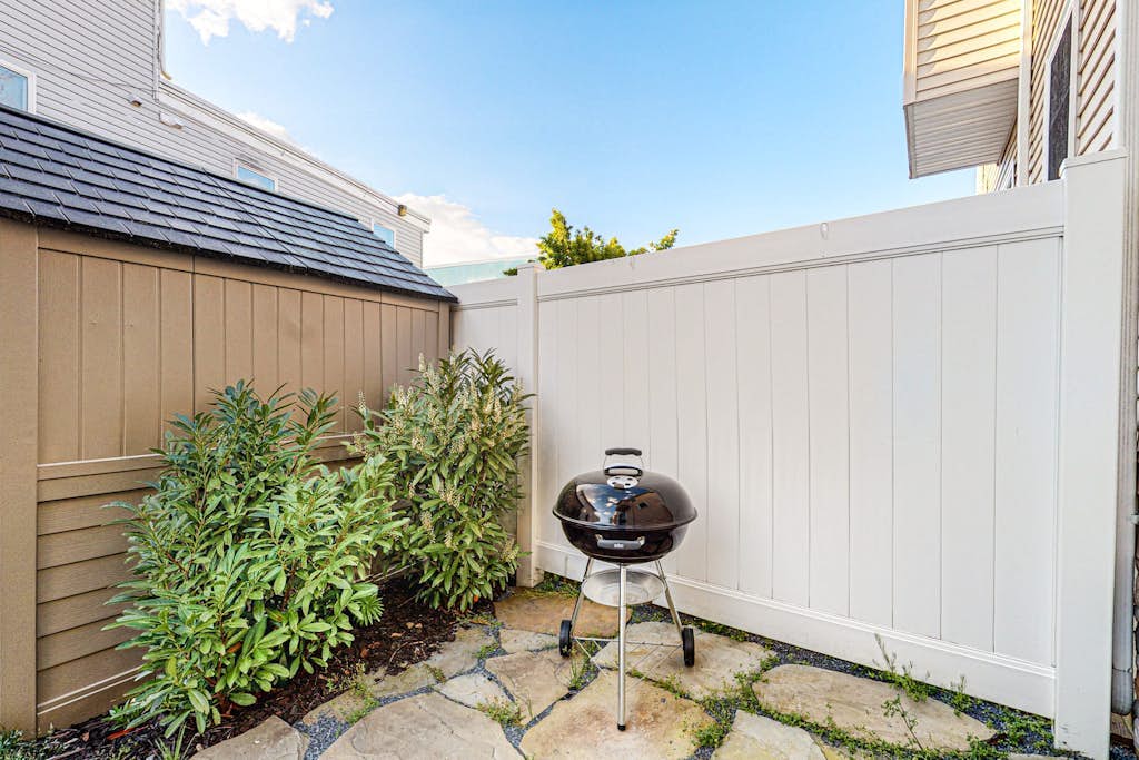 Large duplex w/2 separate homes, two kitchens, patio, WiFi, & great location