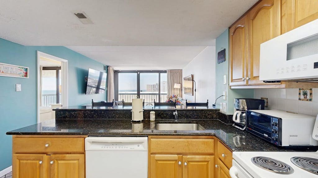 Stunning oceanfront condo w/ private balcony, beach access, pools & game rooms