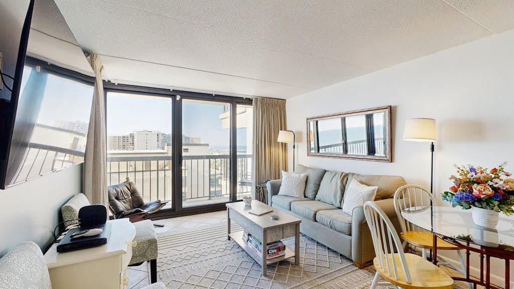 Stunning oceanfront condo w/ private balcony, beach access, pools & game rooms