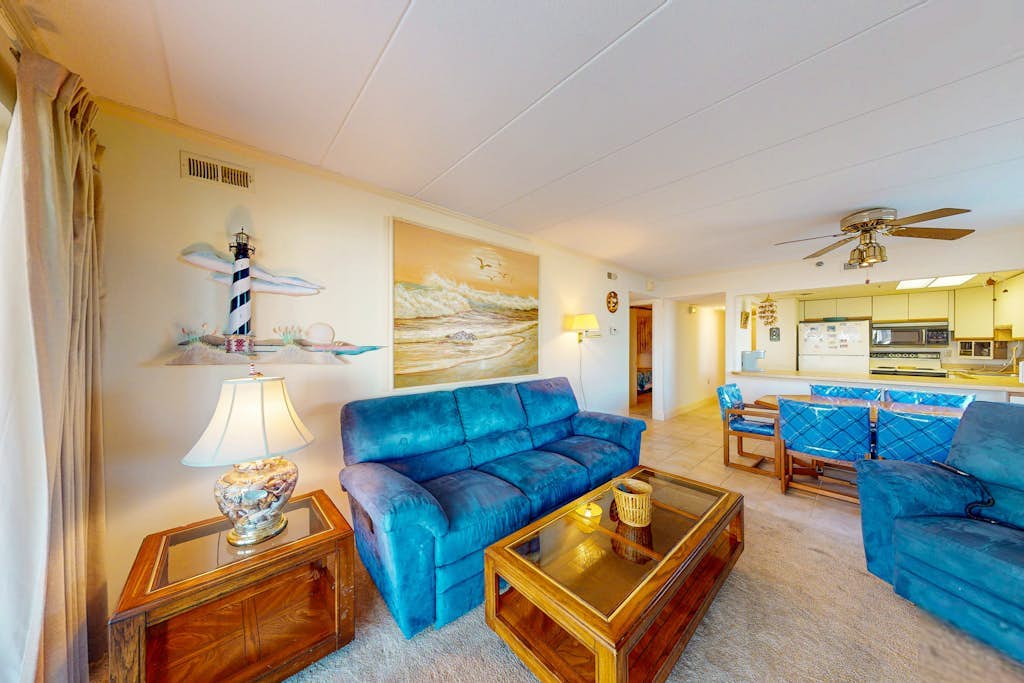 Luxury Uptown Condo w/ Ocean View, Balcony, Washer/Dryer, WiFi & Shared Pool