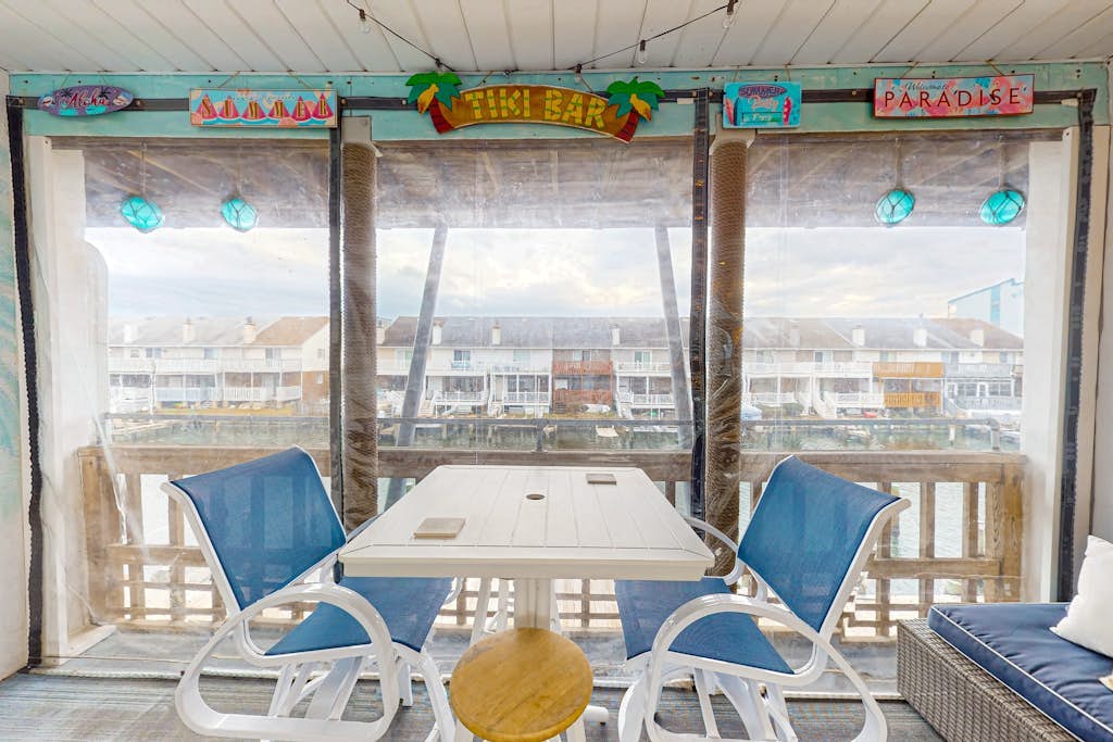 Sunny Condo Near Beach & Northside Park With Washer/Dryer, Balcony & Shared Pool