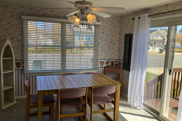 Cozy beach house with private deck, outdoor shower & easy walk to the ocean