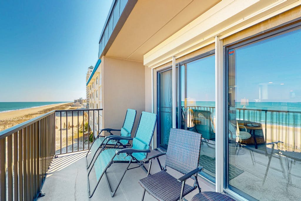Sunny oceanfront condo with private balcony, ocean views, free WiFi & AC