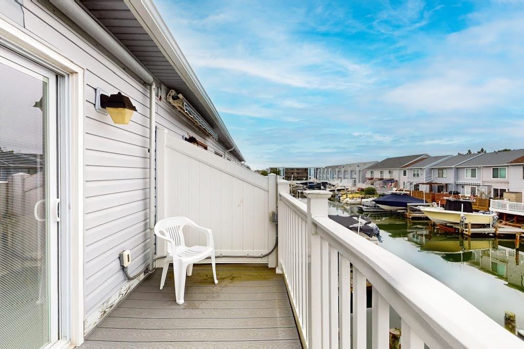 Stunning canal front Condo - a short walk to the beach, boardwalk, & parks