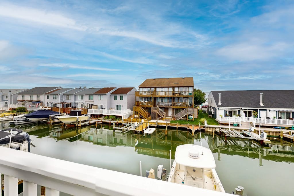 Stunning canal front Condo - a short walk to the beach, boardwalk, & parks