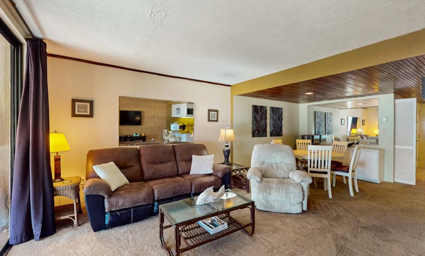 Sunny - ocean front condo w/beach views, balcony, shared pool, full kitchen & AC